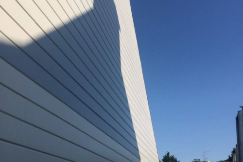 Pose d'un bardage bois extérieur avec isolant sur habitation