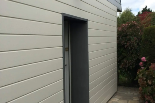 Pose d'un bardage bois extérieur avec isolant sur habitation