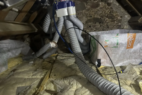 Réalisation d'une isolation par soufflage de ouate de cellulose