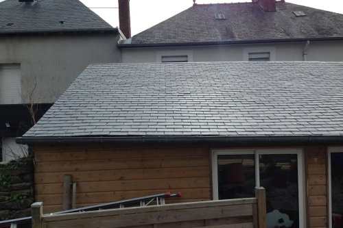 Réalisation d'une toiture en ardoises naturelles