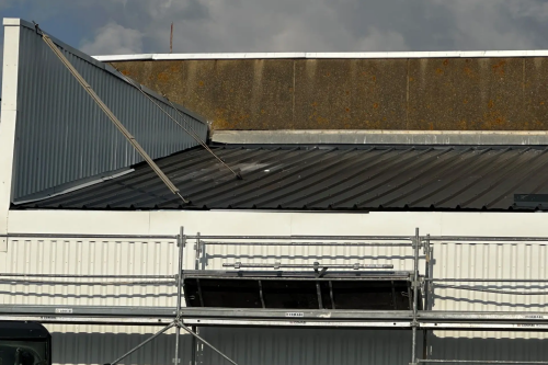 Remplacement de l'isolation + pose de la toiture complète et du bardage